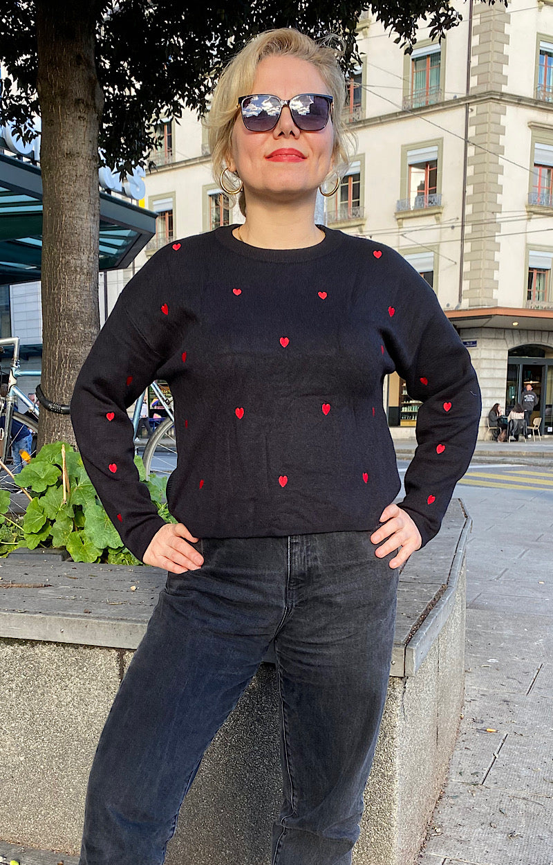 PULL COEUR BRODÉ NOIR AGATA